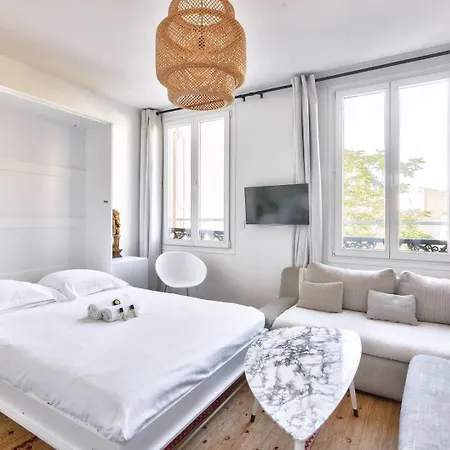 Guestready - Design Pres Du Moulin Rouge Parigi